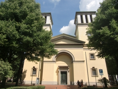 Rees : Kirchplatz, Kath. Pfarrkirche St. Mariä Himmelfahrt 